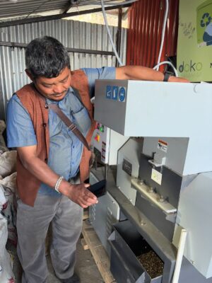 Kaiserki operating the grinder