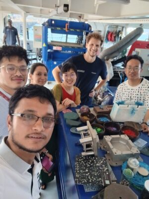 P2G Team with Thibault in the Plastic Odyssey. 